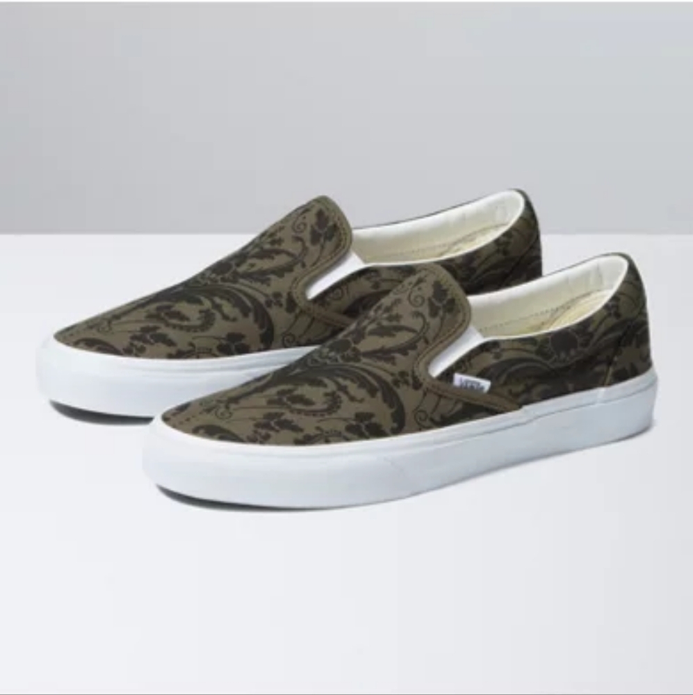 ☆SOLD☆Vans Brand New In Box - Classic Slip On Skull Tapestry Canvas Shoes - Picture 1 of 6